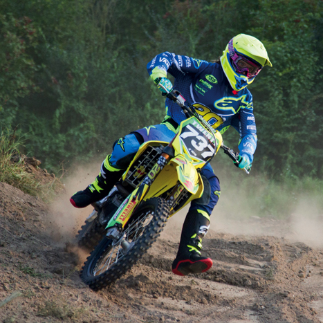 Annika_Erpeka_in_actie Annika Erpeka in actie op haar crossmotor